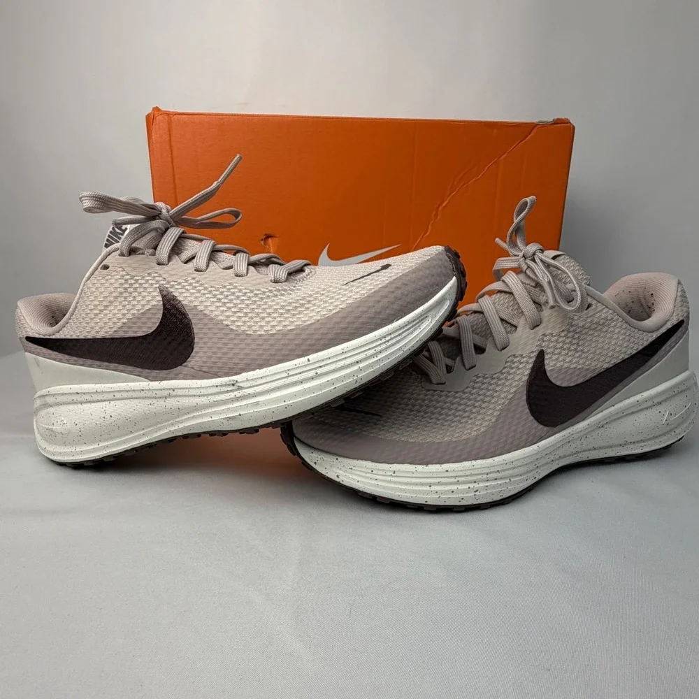 NIKE Revolution 8 SE Women's Size 7 Silt Red/White/Rose Men's Size 5.5 NWT